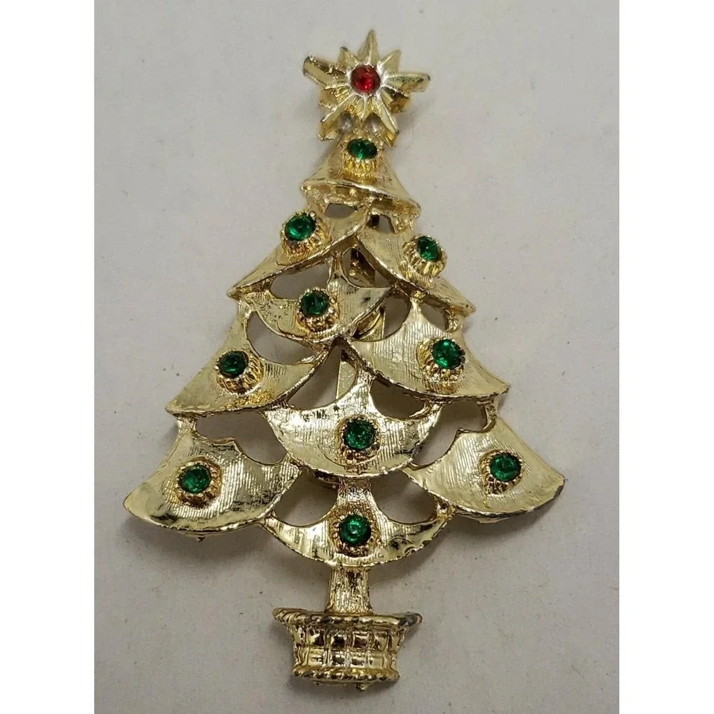 Vintage gold‎ tone rhinestone holiday Christmas Tree brooch pin